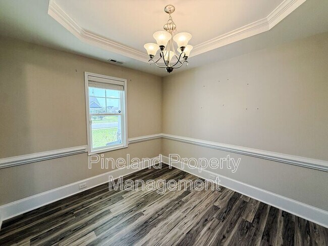 Building Photo - 147 Stafford Ave