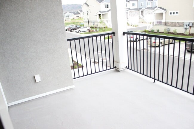 Building Photo - Reduced price
