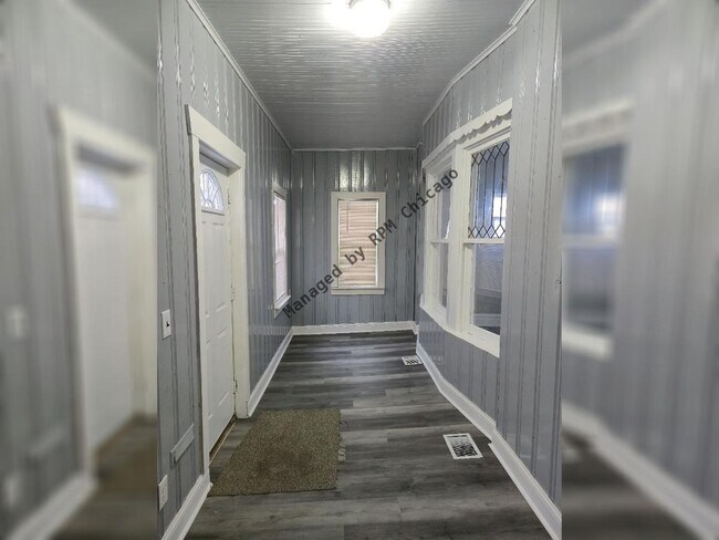 Building Photo - 3240 W 64th Pl