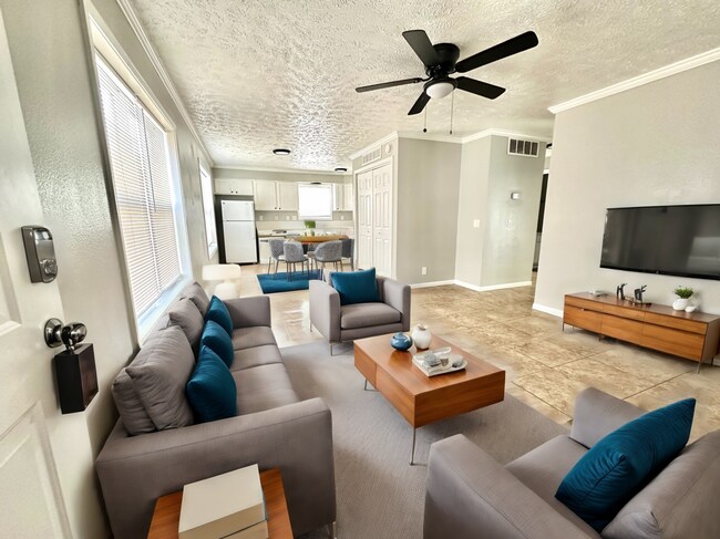 Interior Photo - 1104 - 1116 Mazatlan Cir.