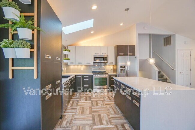 Building Photo - 5611 NE 48th Ave