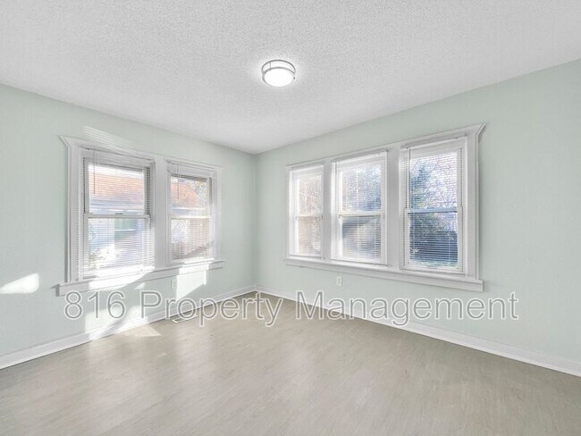 Building Photo - 2231 E 68th St