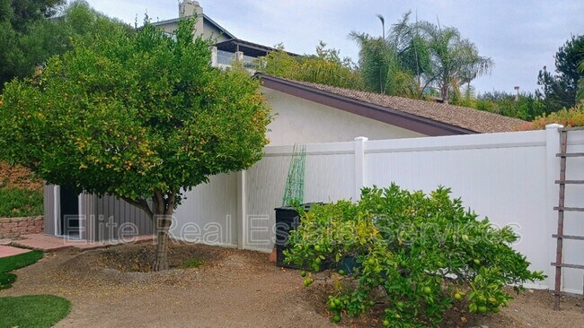 Building Photo - 255 Camino Del Cerro Grande