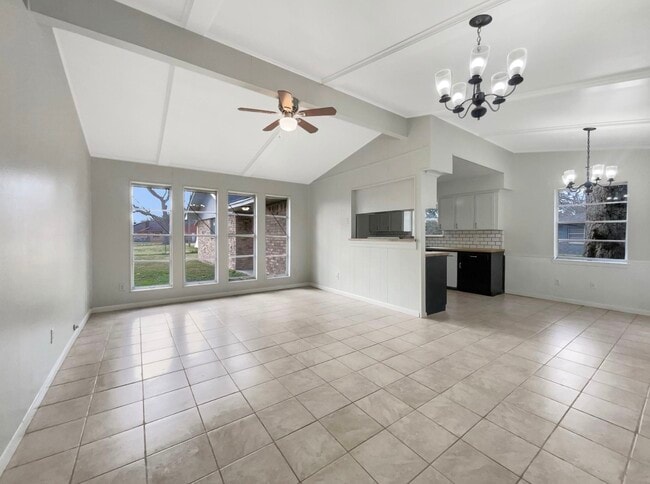 Building Photo - 908 Loggins Dr