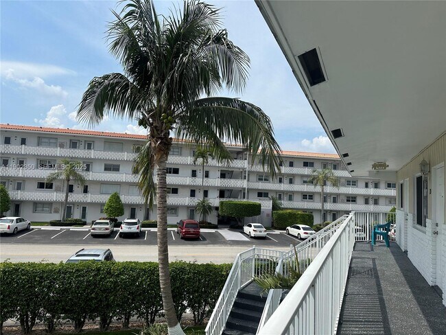 Building Photo - 110 NE 19th Ave