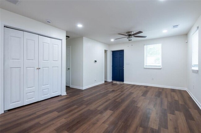 Building Photo - 450 Paines Ave NW