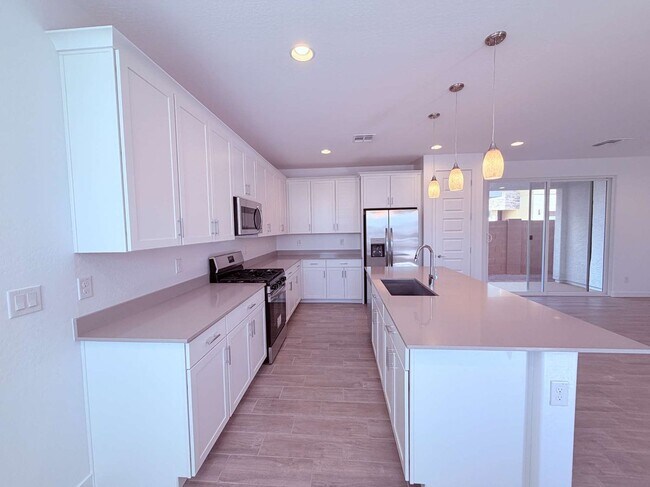 Building Photo - 10126 E Ulysses Ave