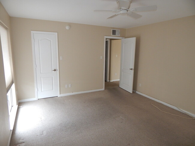Building Photo - 769 Oakmont Ave