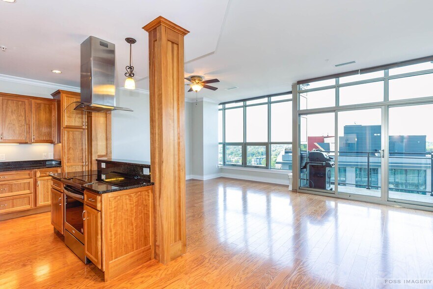 Madtown luxury condo 1107 - 625 N Segoe Rd