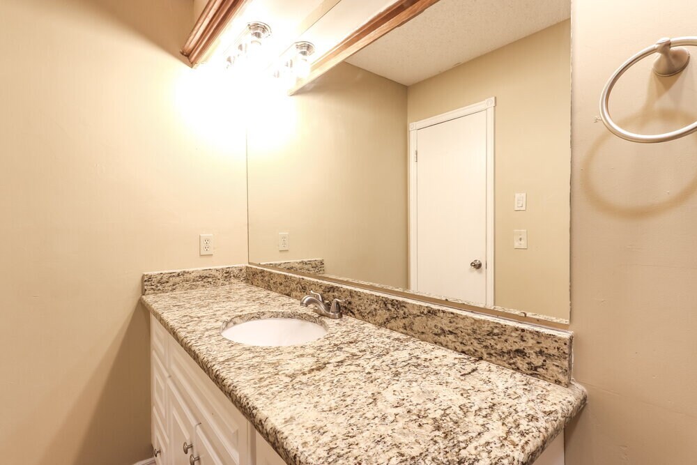 Building Photo - 5421 Sudbury Ln