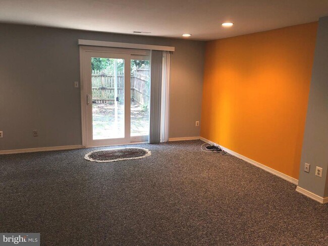 Building Photo - 9244 Jamison Ave