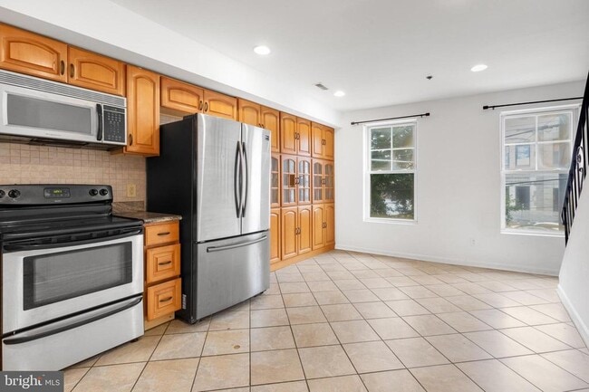 Building Photo - 5 W Girard Ave