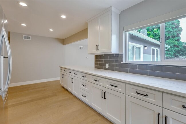 Building Photo - 406 Central Ave