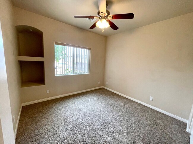Building Photo - Beautiful 3 Bedroom Home in Hualapai Shadows! *HOME IS CURRENTLY OCCUPIED, PLEASE DO NOT DISTURB ...