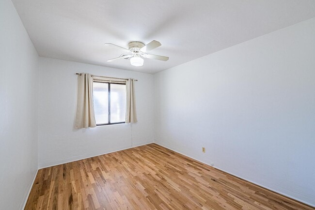 Building Photo - 624 Adams St NE