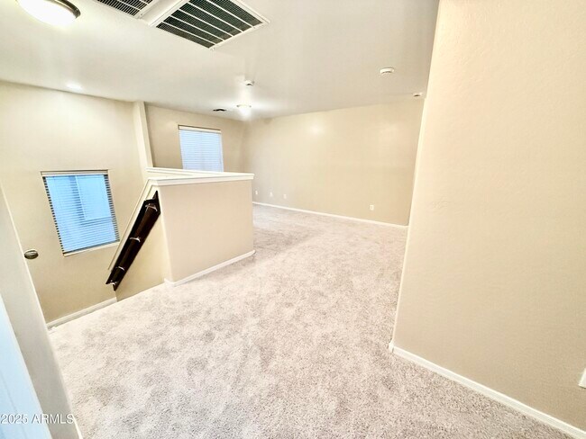 Building Photo - 42564 W Palmyra Ct