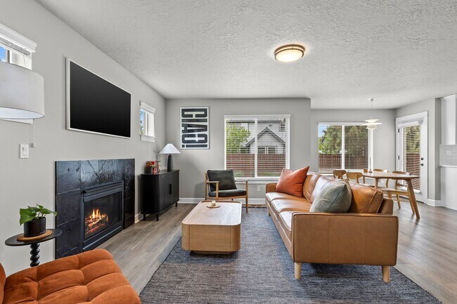 Building Photo - Beautiful SE Bend Home | Spacious Floorplan | Fenced Backyard | Near Parks & Trails
