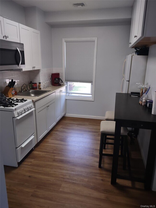 Building Photo - 40 Tyler Ave