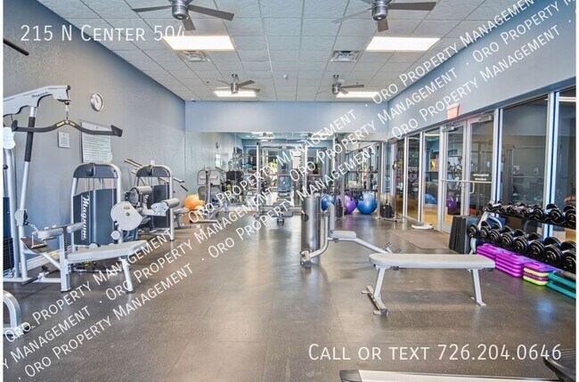 Building Photo - 215 Center St