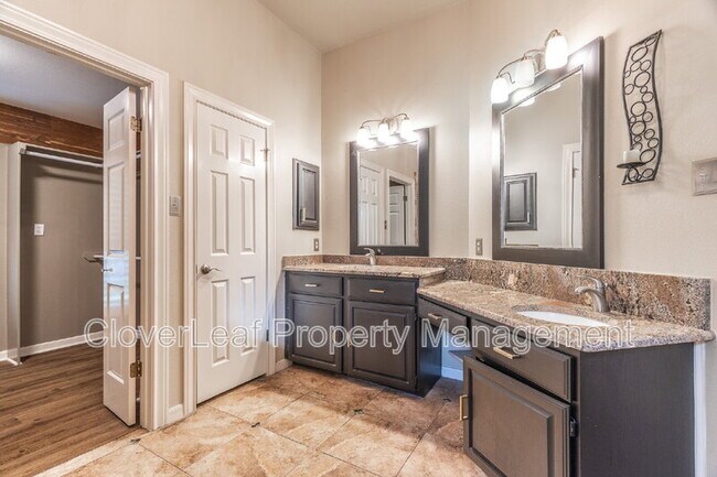 Building Photo - 2643 Inwood Briar