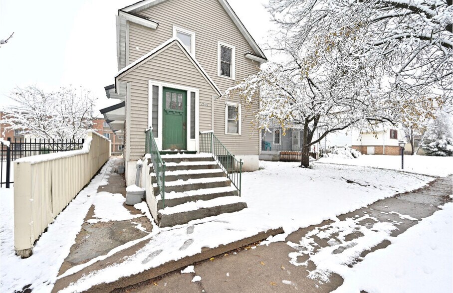 Building Photo - 2316 2nd Ave W