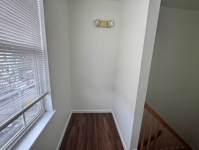 Building Photo - 225 Halladay St