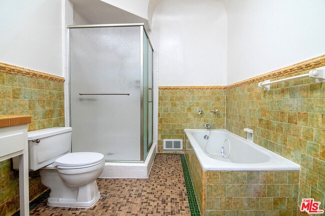 Building Photo - 362 N Mansfield Ave