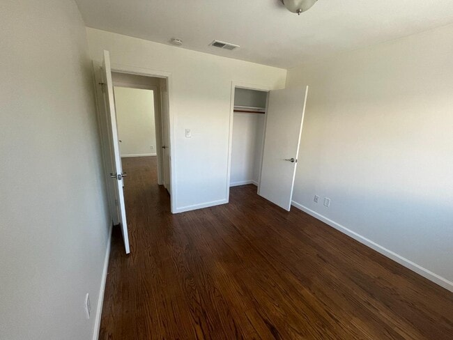 Building Photo - 204 Lauren Ave