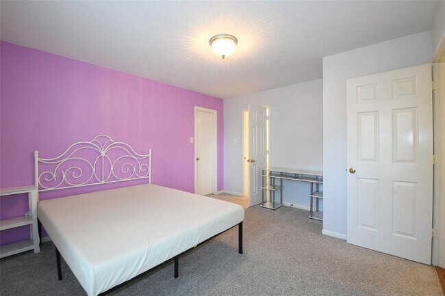 Building Photo - 18719 Racquet Sports Way