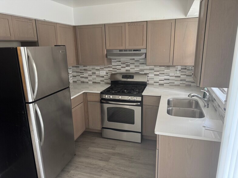 Kitchen - 1521 Berg Dr