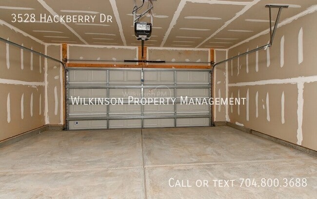 Building Photo - 3528 Hackberry Dr