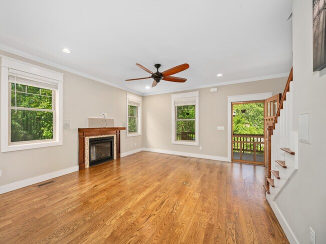 Building Photo - 70 Deaver St