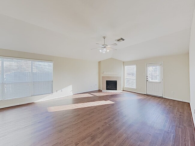 Building Photo - 6002 Deep S Dr