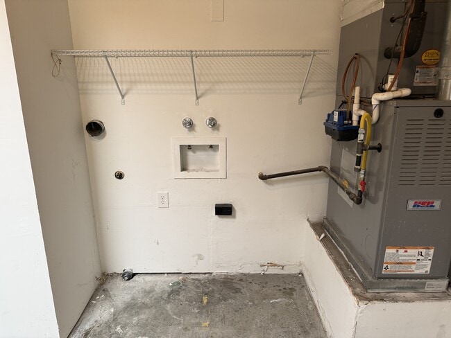 Building Photo - 4221 Penelope Pl NE