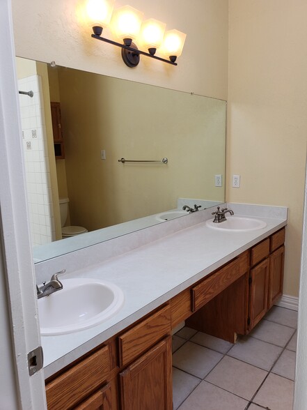 Building Photo - 4433 Flamingo Ct