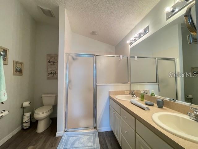 Building Photo - 2427 Chestnut Terrace