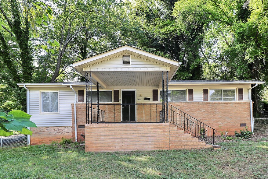 Primary Photo - 2520 Thornton Rd