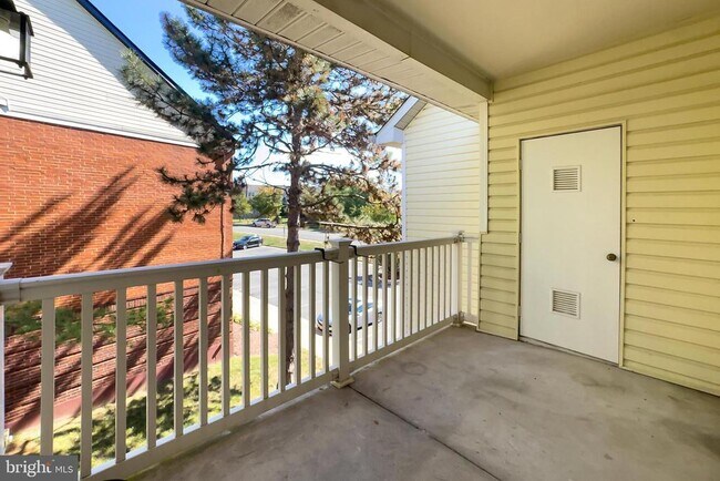 Building Photo - 674 Gateway Dr SE