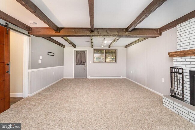 Building Photo - 1145 Highland Dr