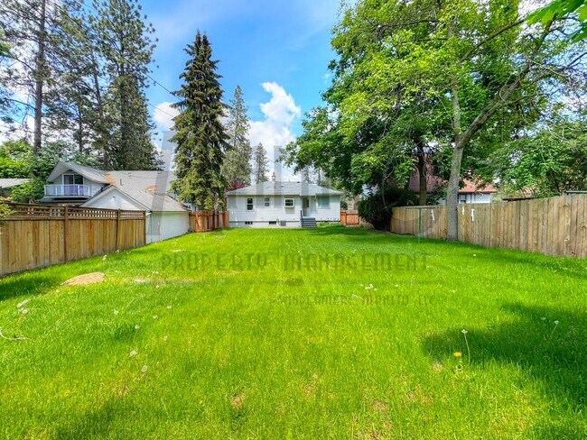 Building Photo - Tranquil Home Steps from Manito Park