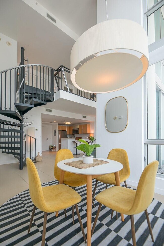 Building Photo - 300 S Biscayne Blvd