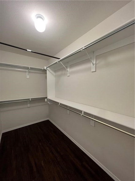 Building Photo - 414 Wood Creek St
