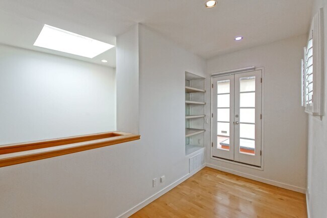 Building Photo - 333 11th St