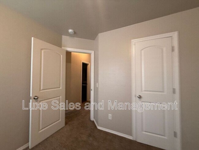 Building Photo - 2408 Alta Vista Ln