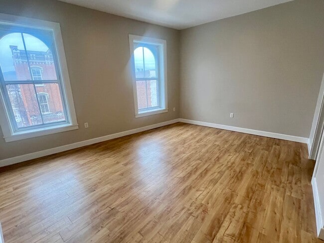 Building Photo - Putnam Winslow– $1,020 – 1 Bathroom Studio, 325 SQ.FT. – UTILITIES INCLUDED, Available Immediately
