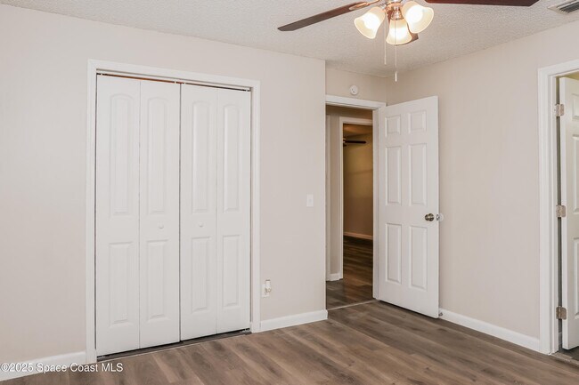 Building Photo - 3216 1st Pl