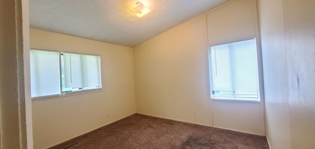 Building Photo - Finleyville 3 Bedroom 1.5 Bath Ranch $1,50...