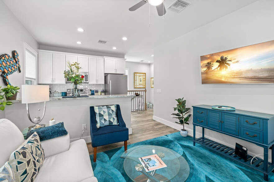 Building Photo - 249 8th Ave N