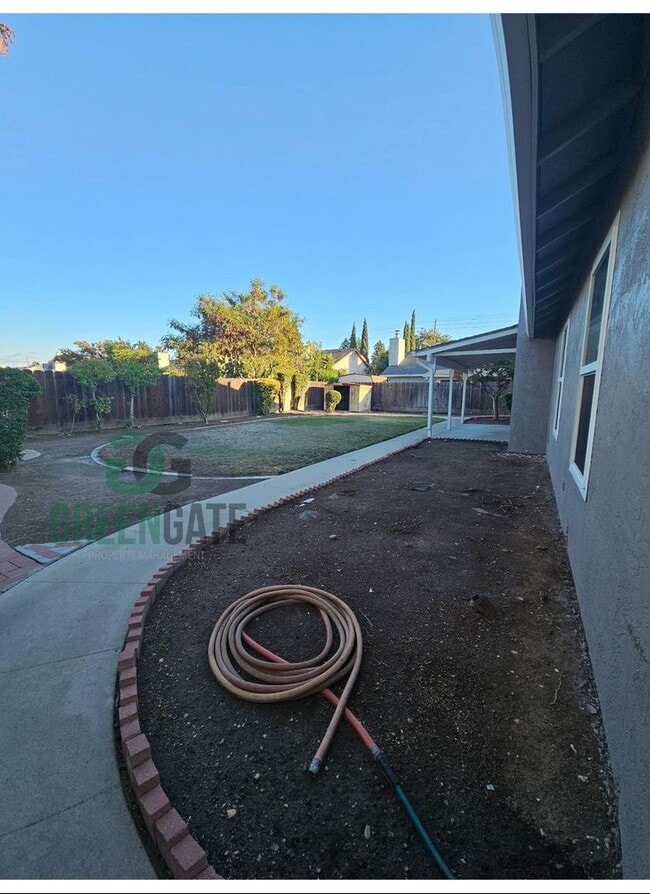Building Photo - Beautiful 3 BEDROOM 2 BATH HOME IN MODESTO...