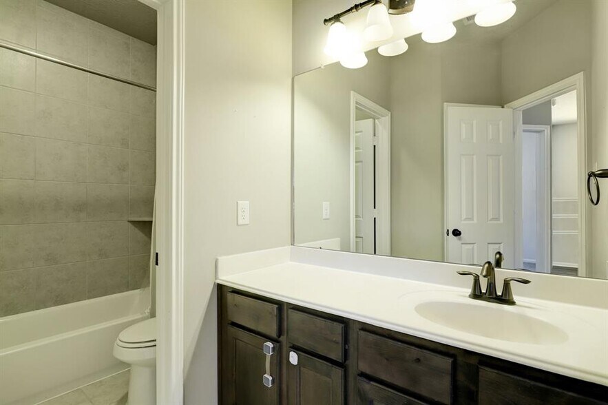 Building Photo - 4919 Grand Chateau Ln